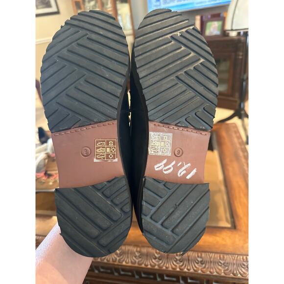 Women’s Osos Classic Tasseled Loafers. Size 9 - Picture 5 of 5